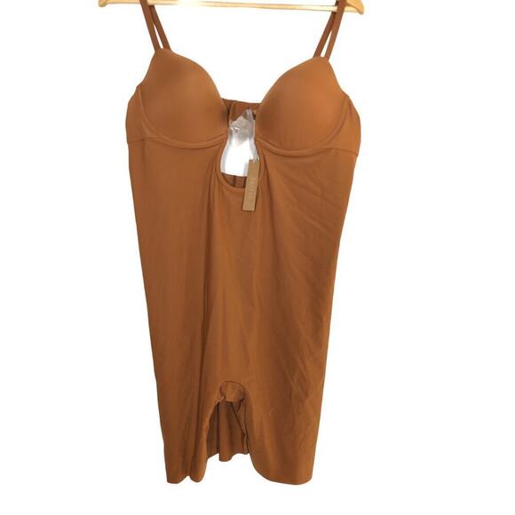 SKIMS Deep Plunge Shapewear Mid Thigh Bodysuit Bronze NWT Size 4X - Picture 7 of 11